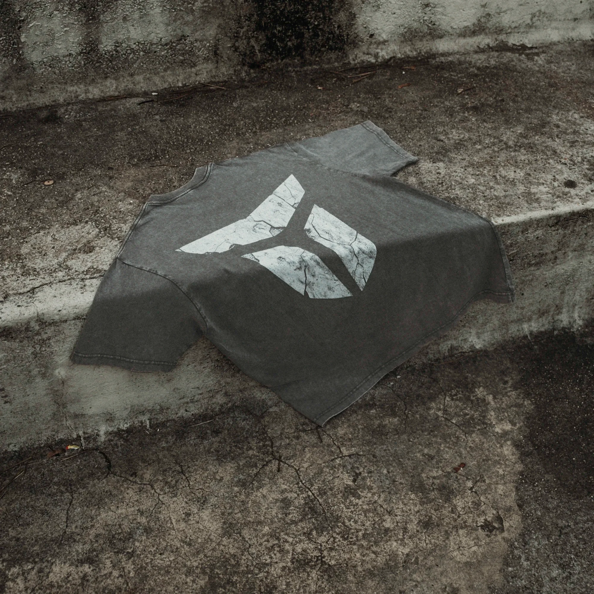 THRONE Concrete Tee Grey - Image 4